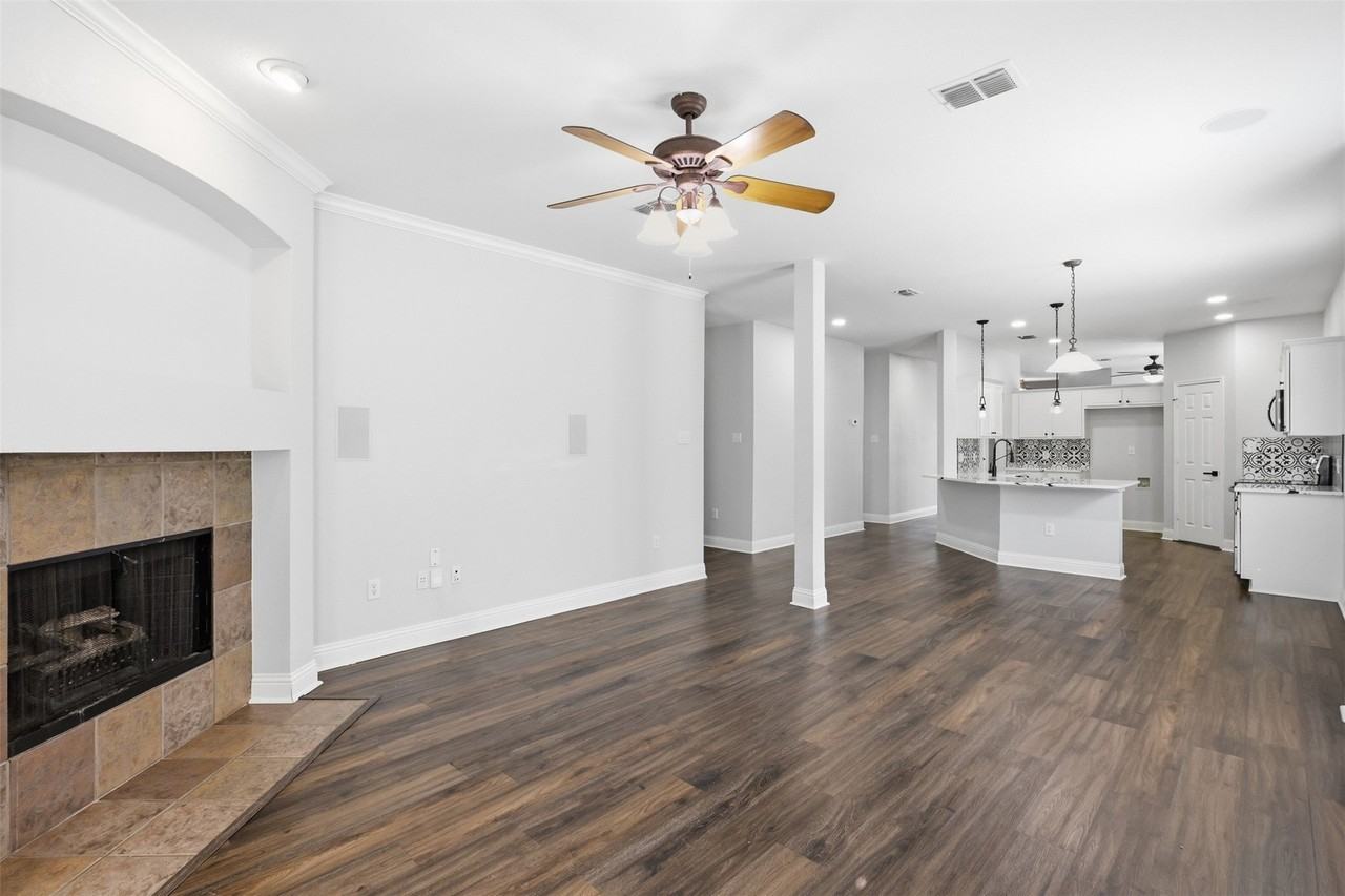 315 Londonderry Ln - Photo 4 of 40