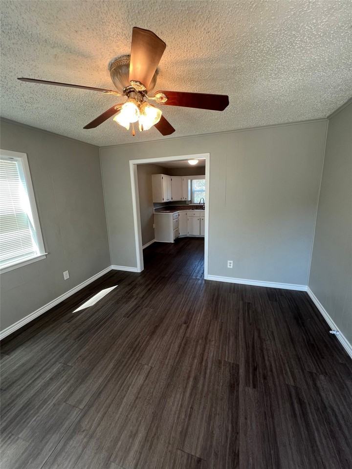 506 W Ball St - Photo 3 of 12