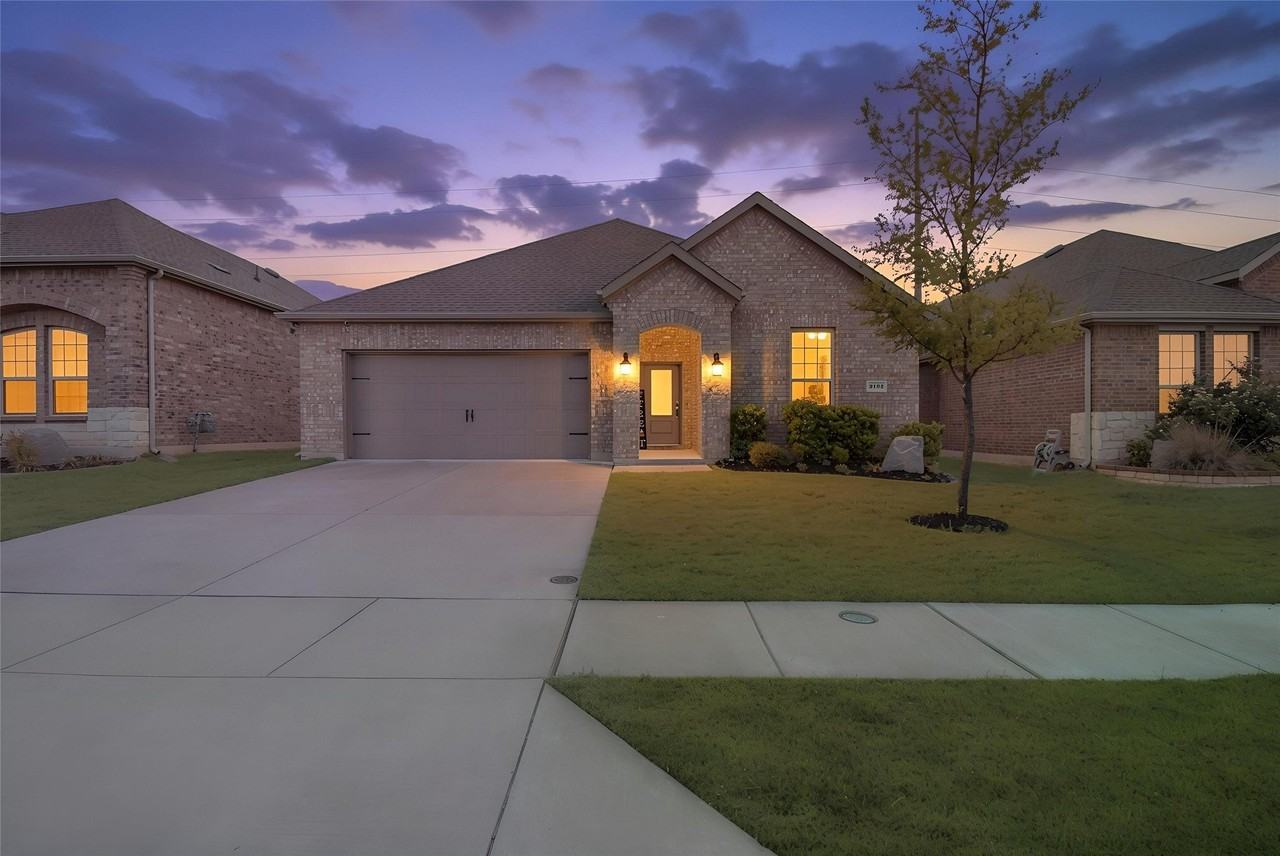 3102 Moccasin Ln - Photo 2 of 33