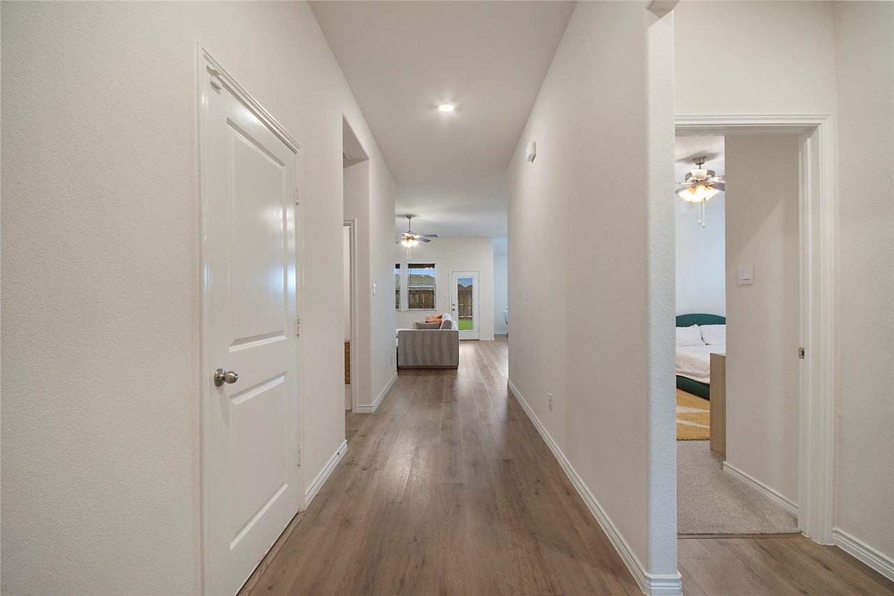 3102 Moccasin Ln - Photo 4 of 33
