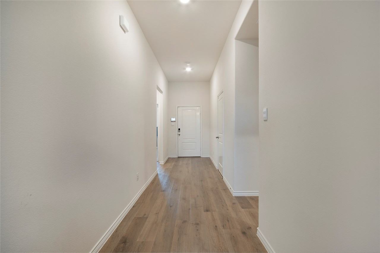 3102 Moccasin Ln - Photo 5 of 33