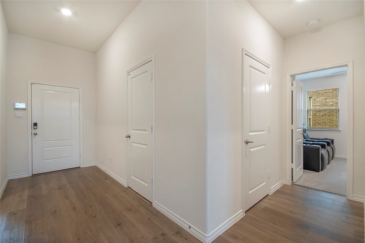 3102 Moccasin Ln - Photo 6 of 33
