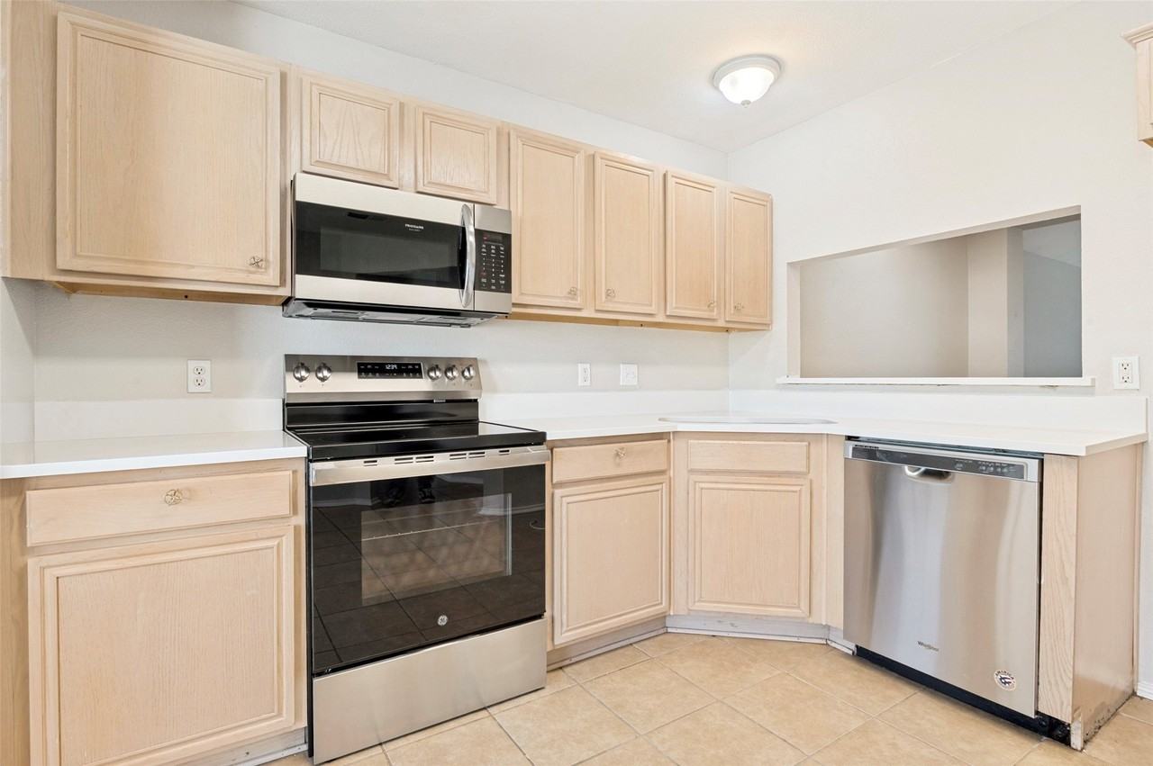 800 Ponselle Dr - Photo 2 of 26