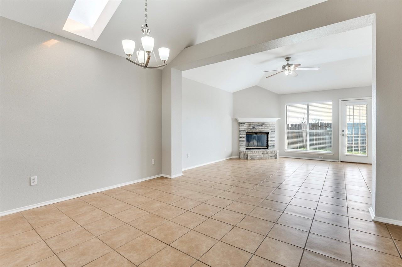 800 Ponselle Dr - Photo 3 of 26