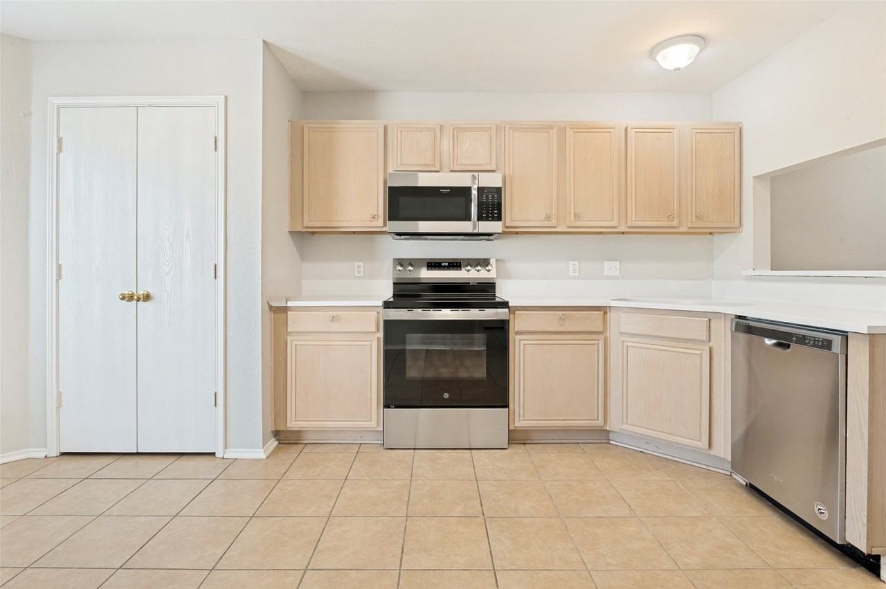 800 Ponselle Dr - Photo 6 of 26