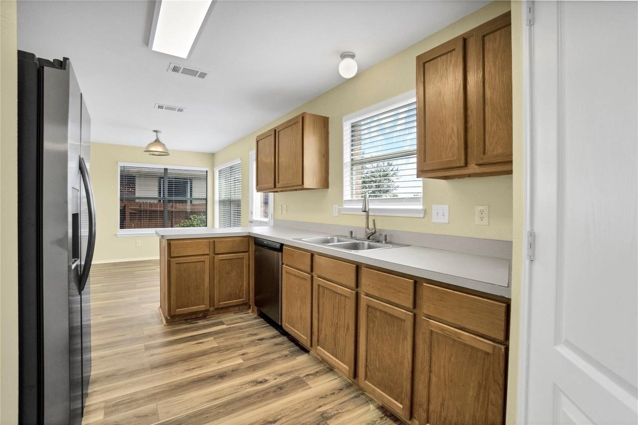 2009 Songbird Dr - Photo 4 of 15