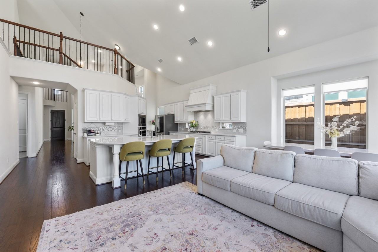 4827 Saguaro Rdg - Photo 2 of 40