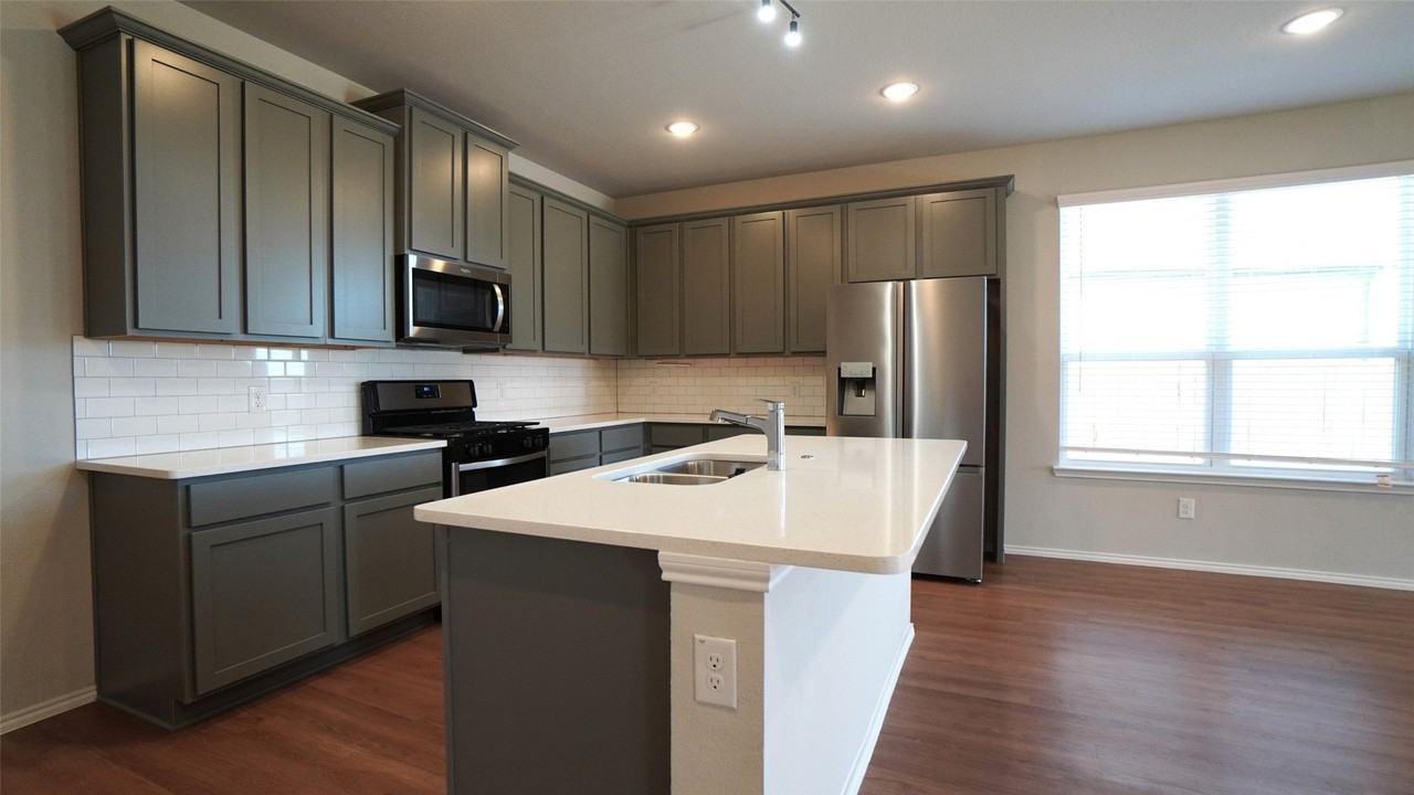 3211 Buffalo Creek Cir - Photo 5 of 26
