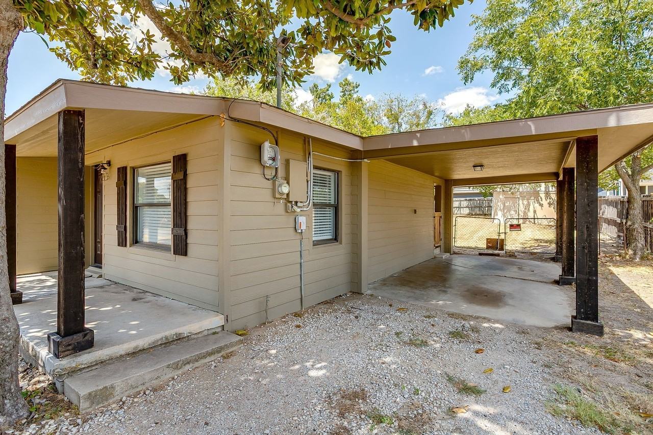 913 Jameson St - Photo 2 of 35