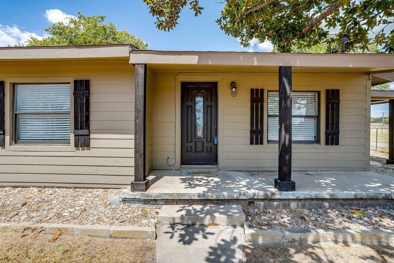 913 Jameson St - Photo 3 of 35