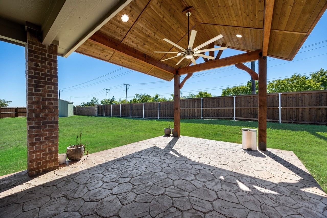 1701 Elm Fork Bnd - Photo 2 of 35