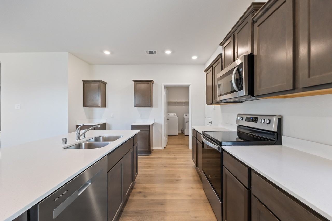 1701 Elm Fork Bnd - Photo 3 of 35