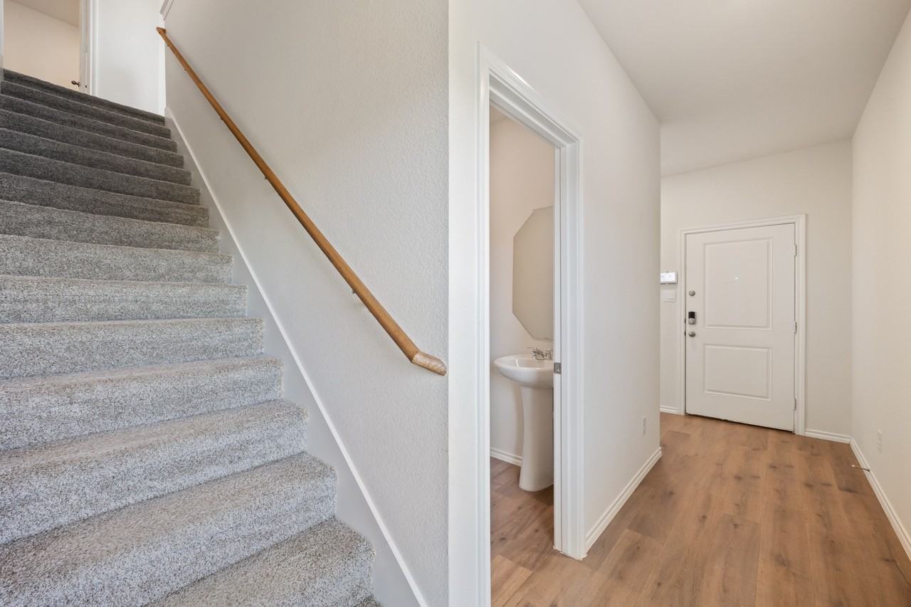 1701 Elm Fork Bnd - Photo 5 of 35