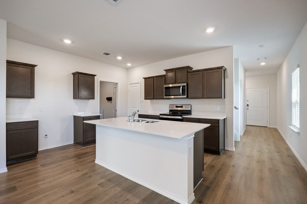 1701 Elm Fork Bnd - Photo 7 of 35