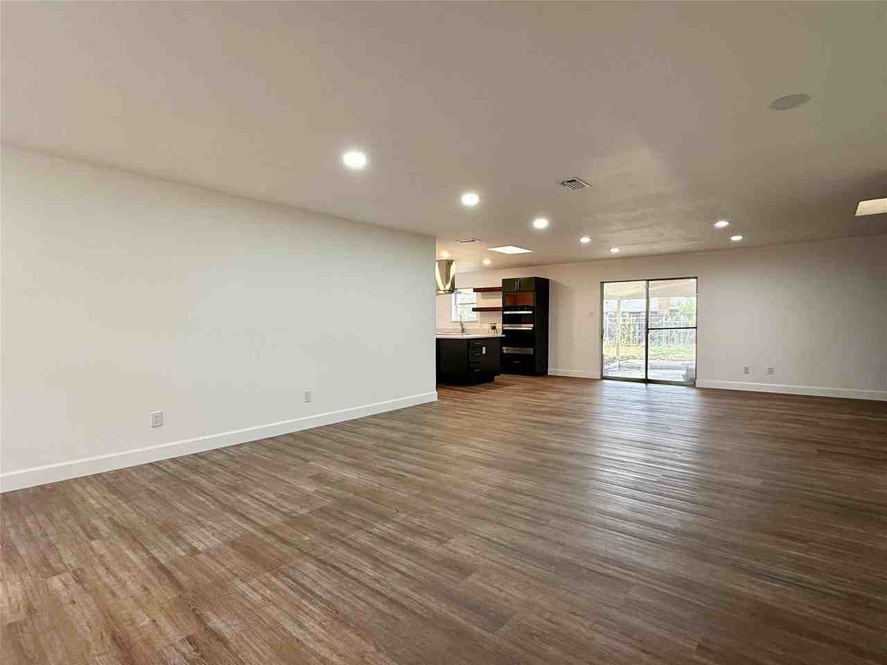 7563 Terry Dr - Photo 4 of 26