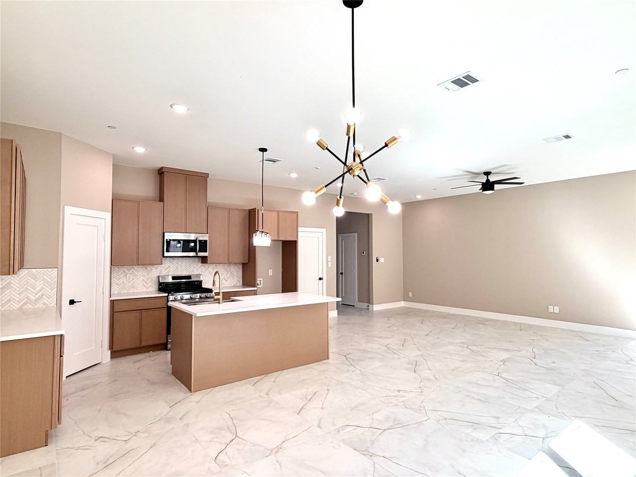 2382 Usmen Dr - Photo 2 of 12