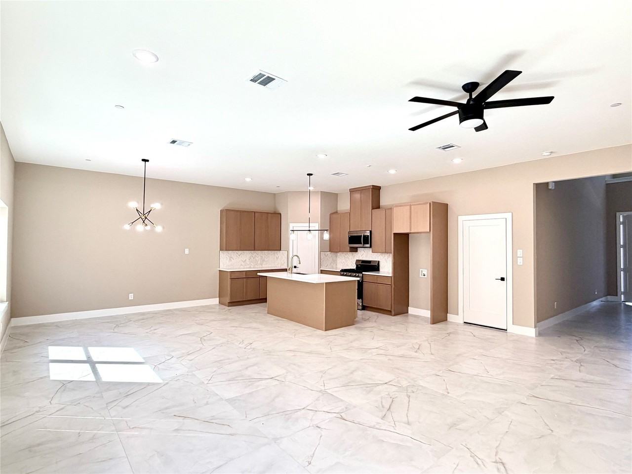 2382 Usmen Dr - Photo 3 of 12
