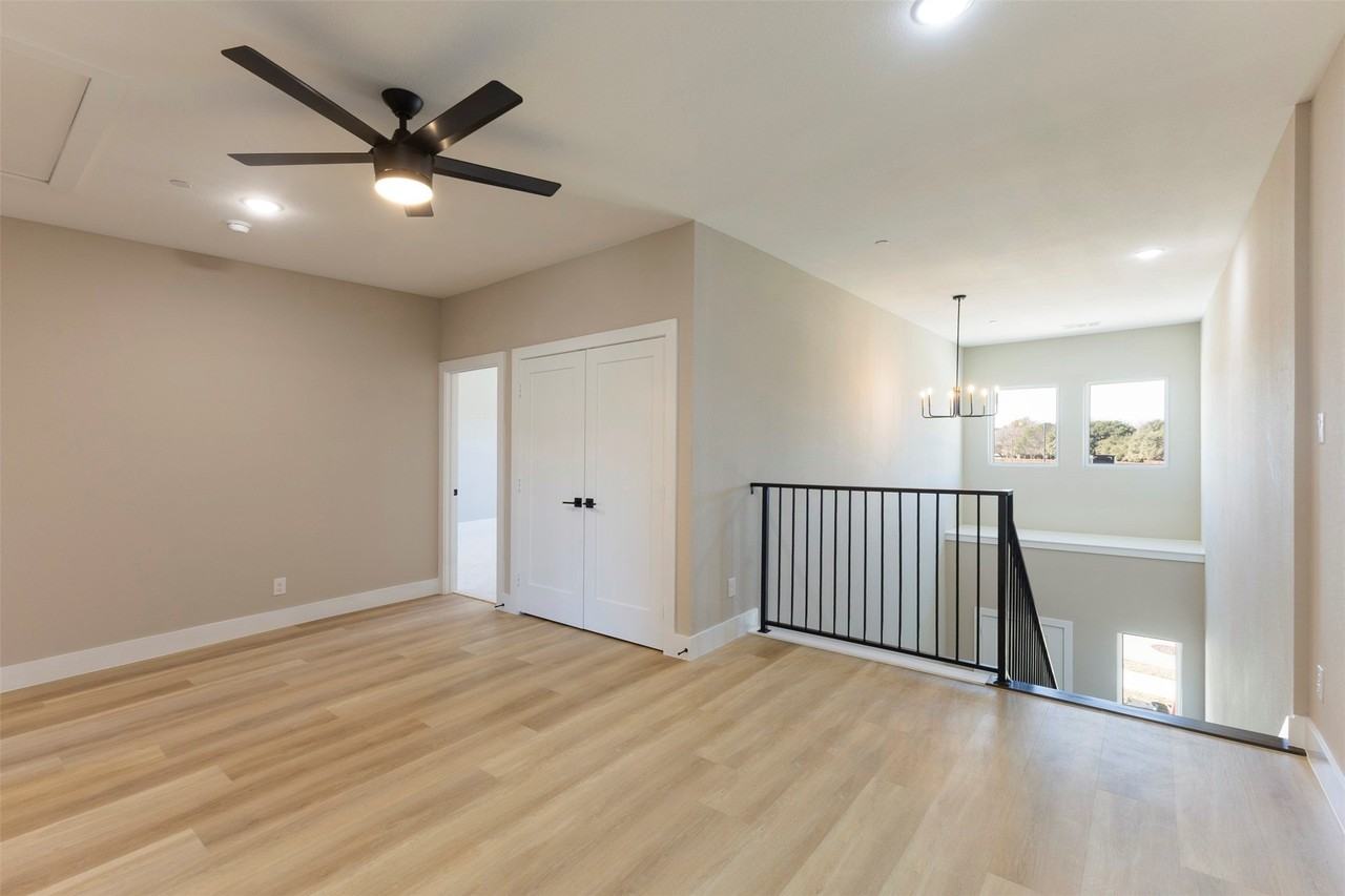 2382 Usmen Dr - Photo 5 of 12