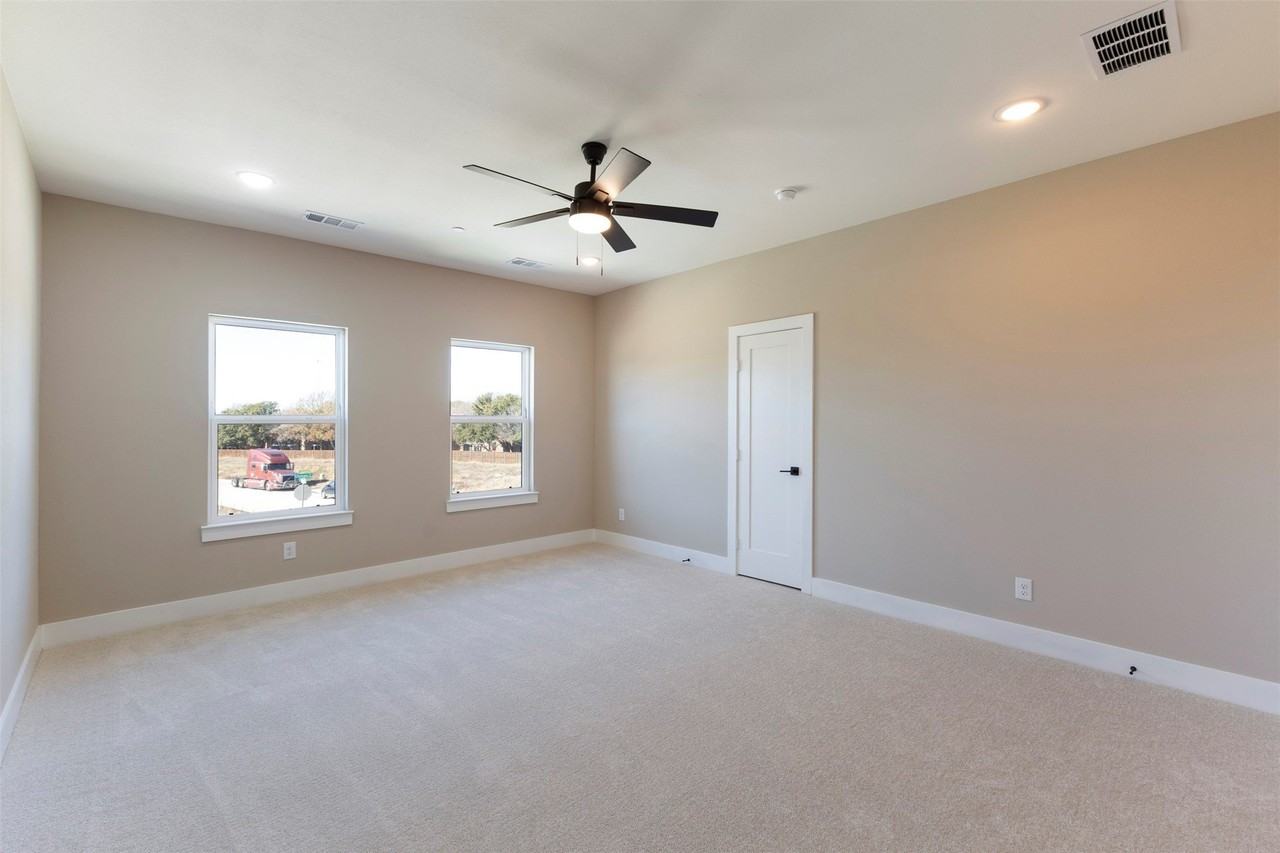 2382 Usmen Dr - Photo 7 of 12