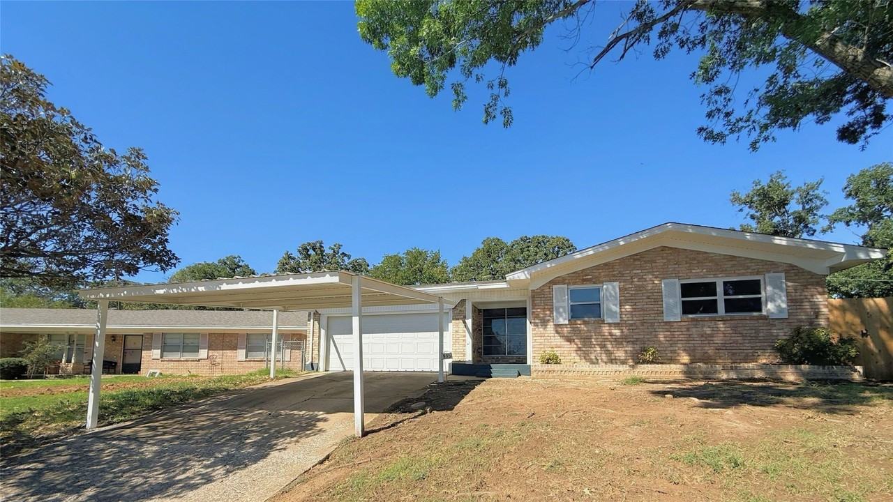 905 Seymore Cir - Photo 2 of 27