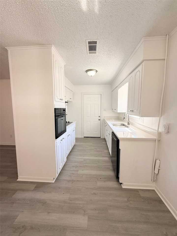 905 Seymore Cir - Photo 6 of 27