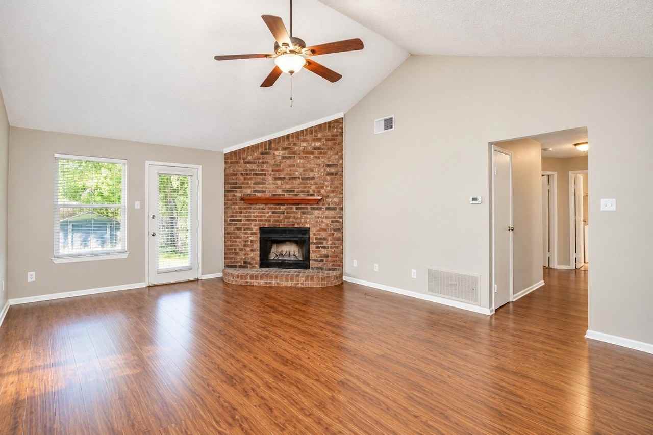 302 Rosemary Ln - Photo 5 of 18