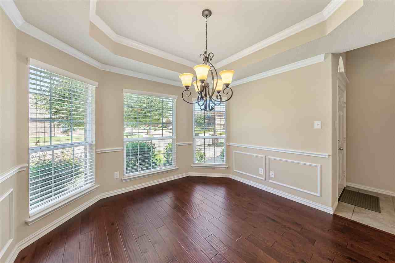 928 Wellington Dr - Photo 3 of 15
