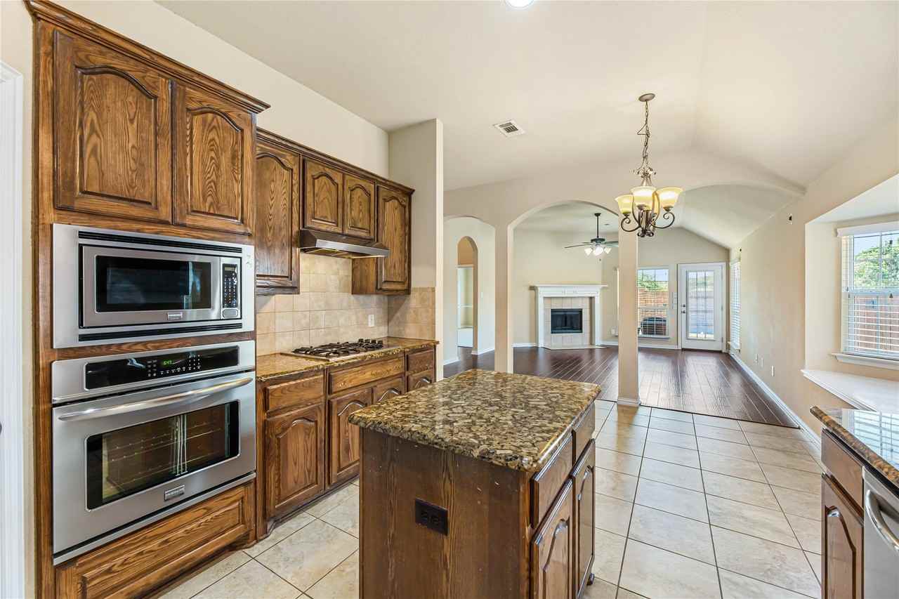 928 Wellington Dr - Photo 5 of 15