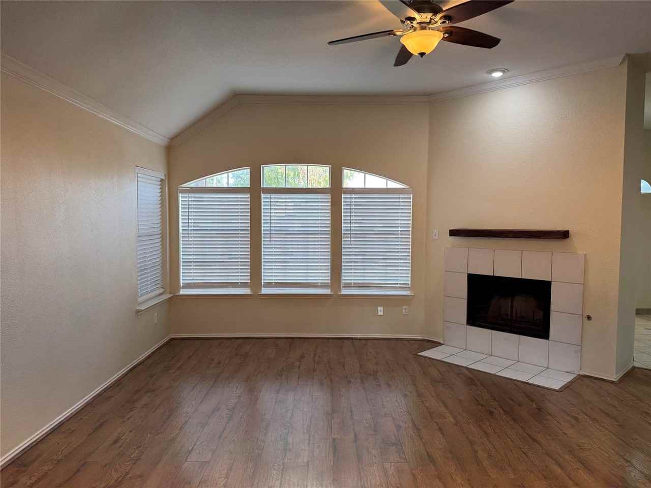 337 Sycamore Dr - Photo 3 of 16