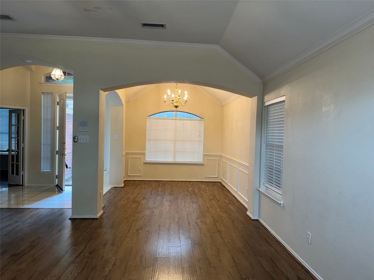 337 Sycamore Dr - Photo 4 of 16