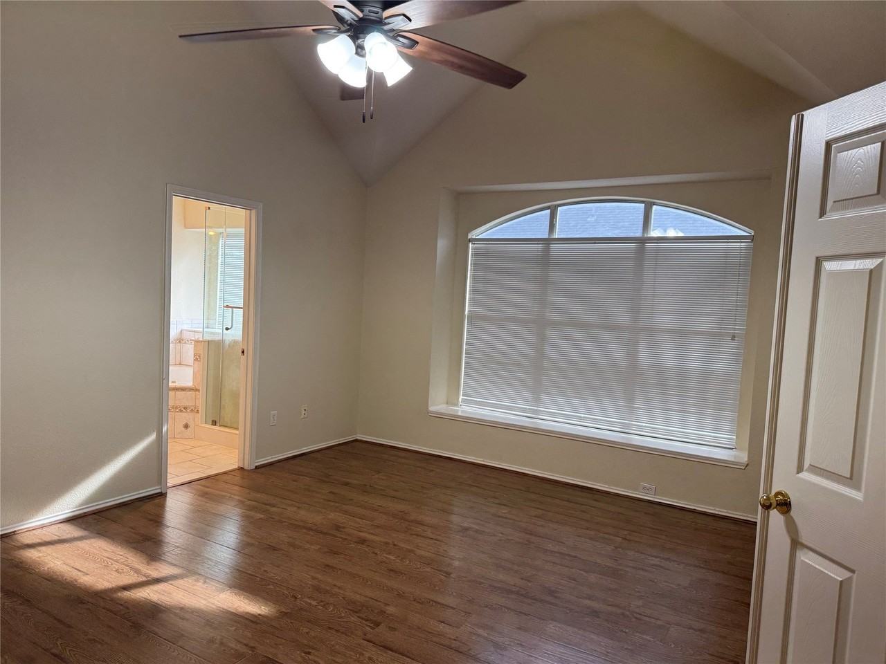 337 Sycamore Dr - Photo 5 of 16