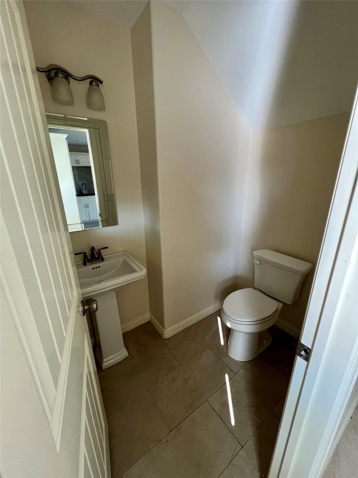 1528 N Broughton St #1528 - Photo 6 of 8