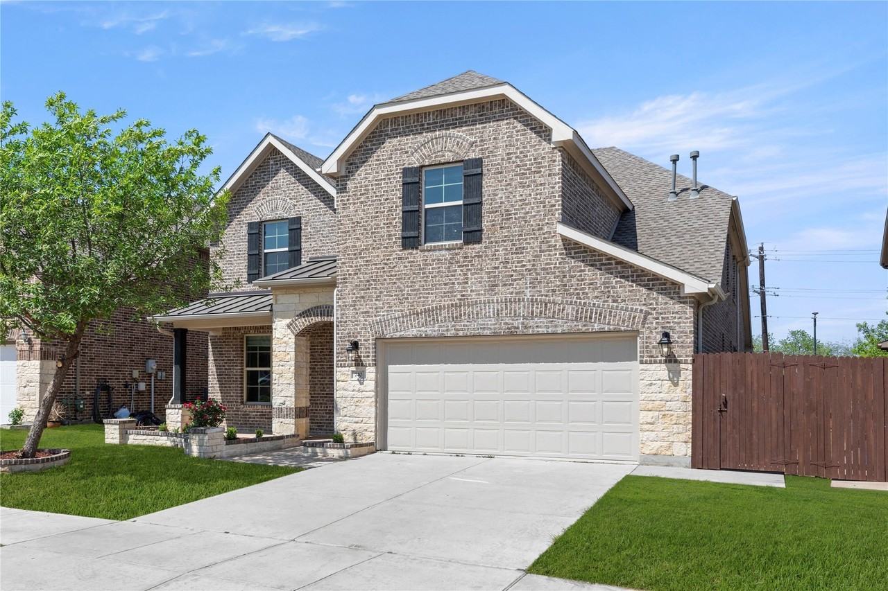740 Sundrop Dr - Photo 3 of 27