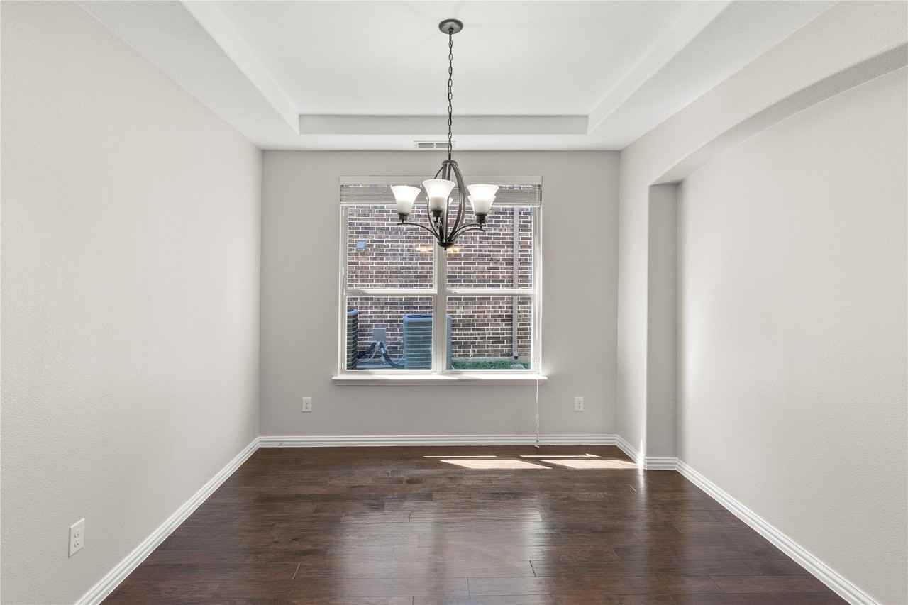 740 Sundrop Dr - Photo 6 of 27