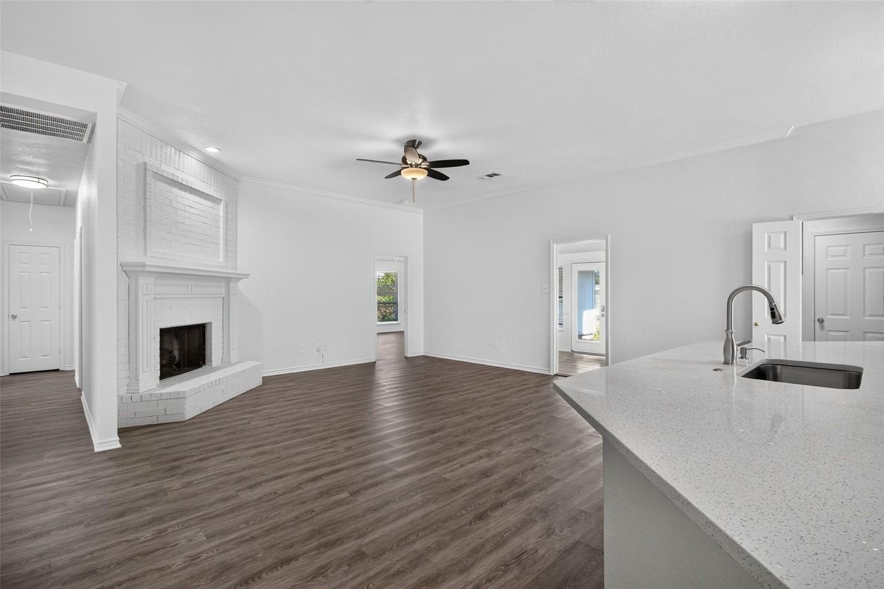 1101 Boyd Dr - Photo 3 of 16