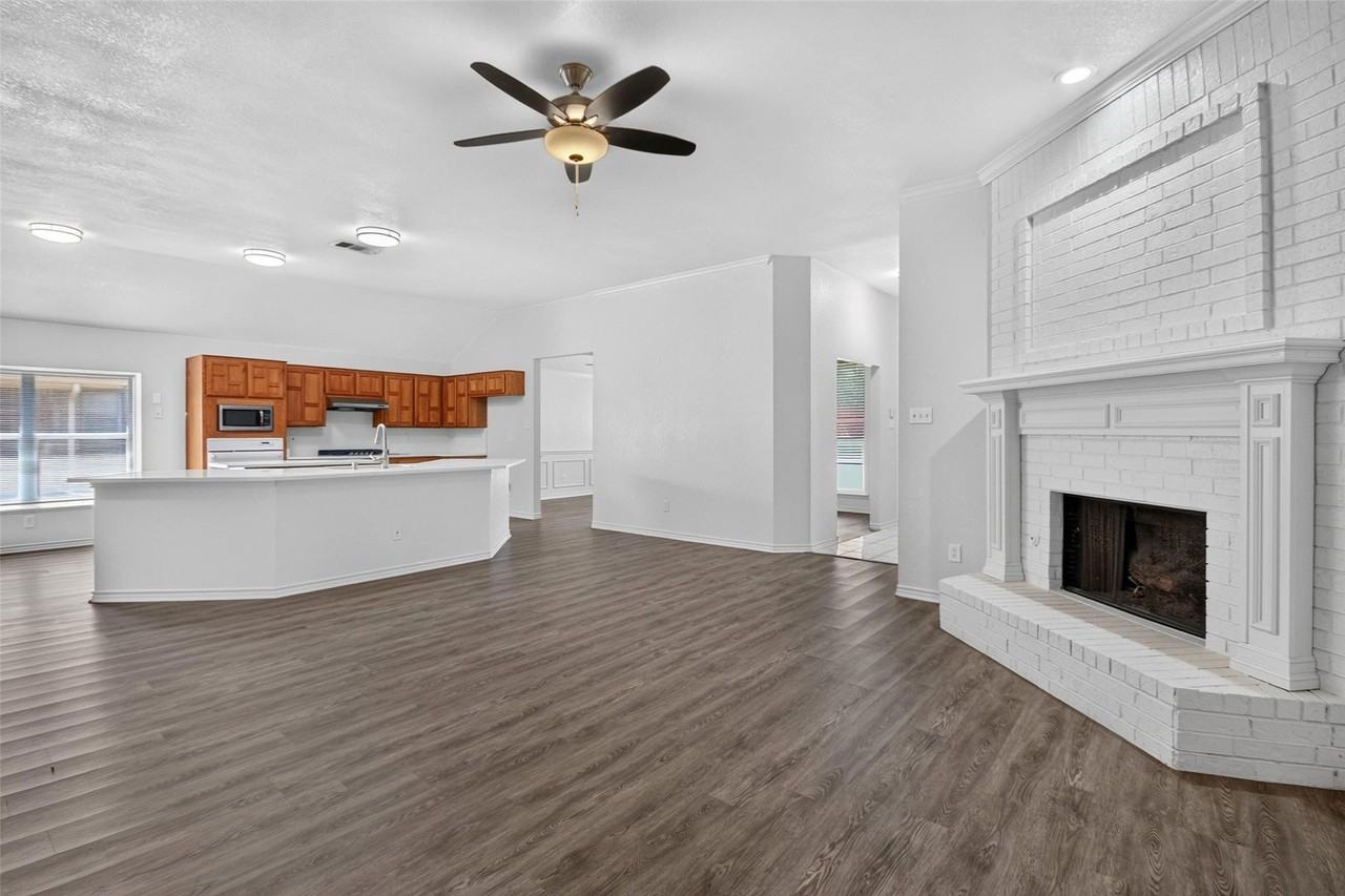 1101 Boyd Dr - Photo 4 of 16