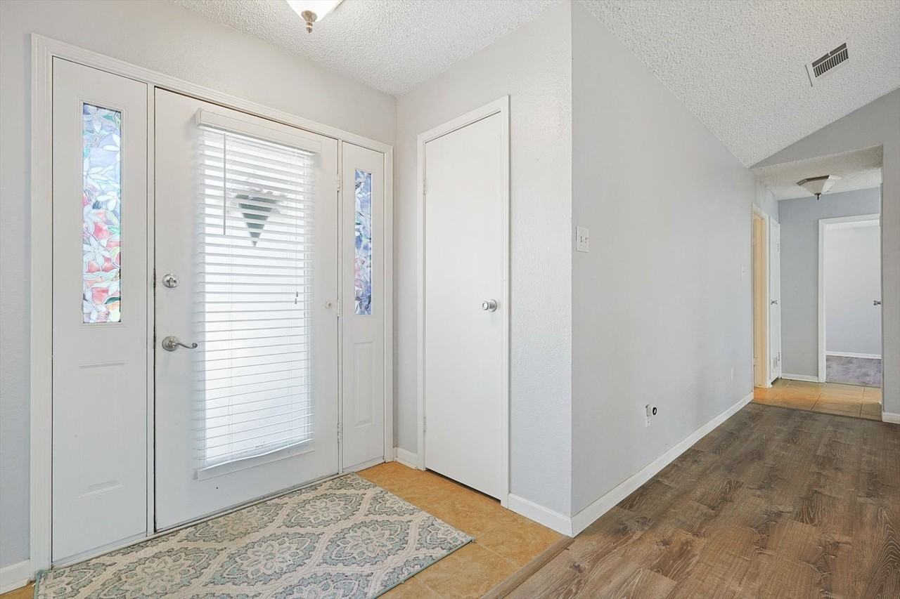266 Pinyon Ln - Photo 2 of 20