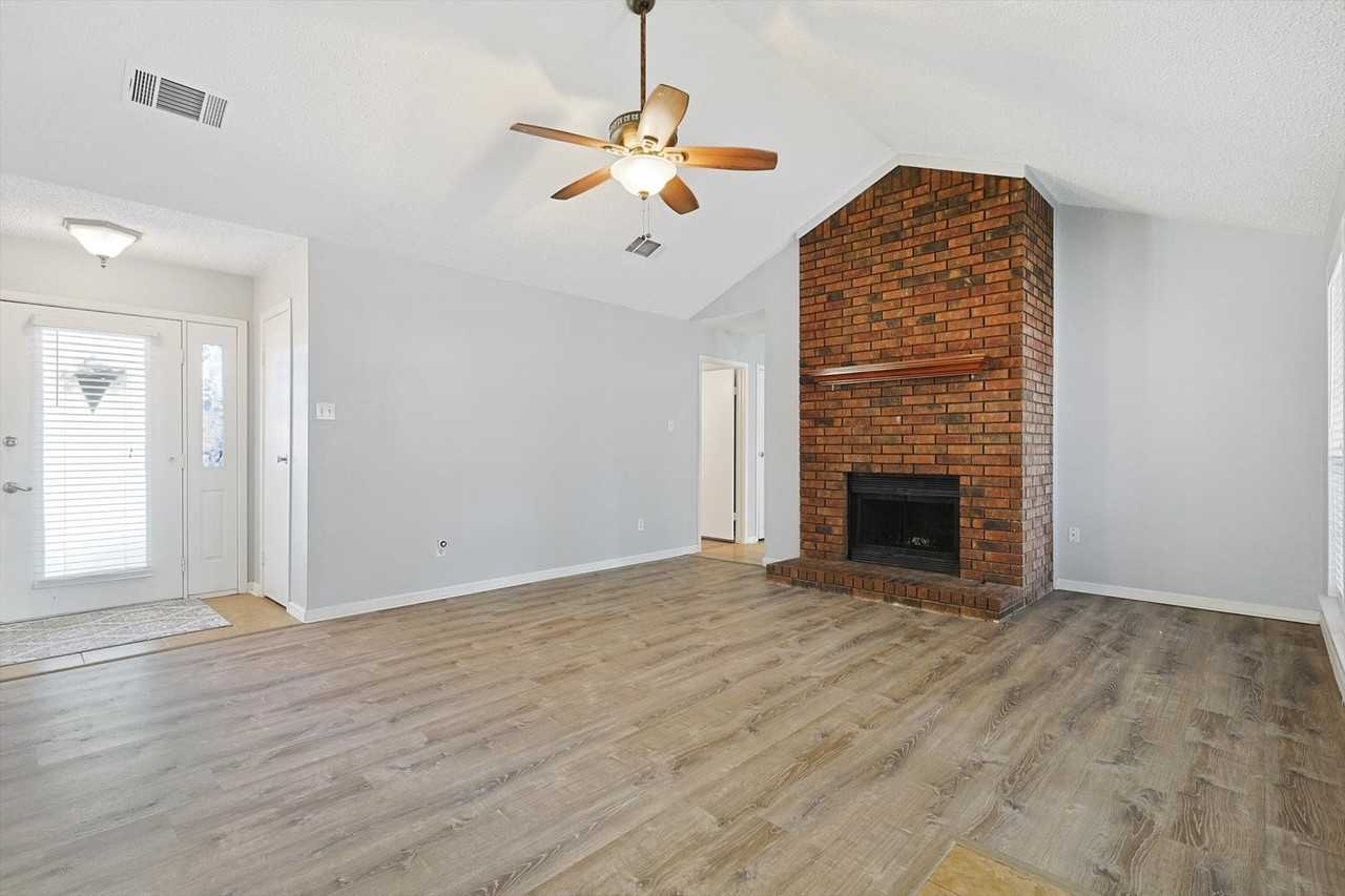 266 Pinyon Ln - Photo 4 of 20