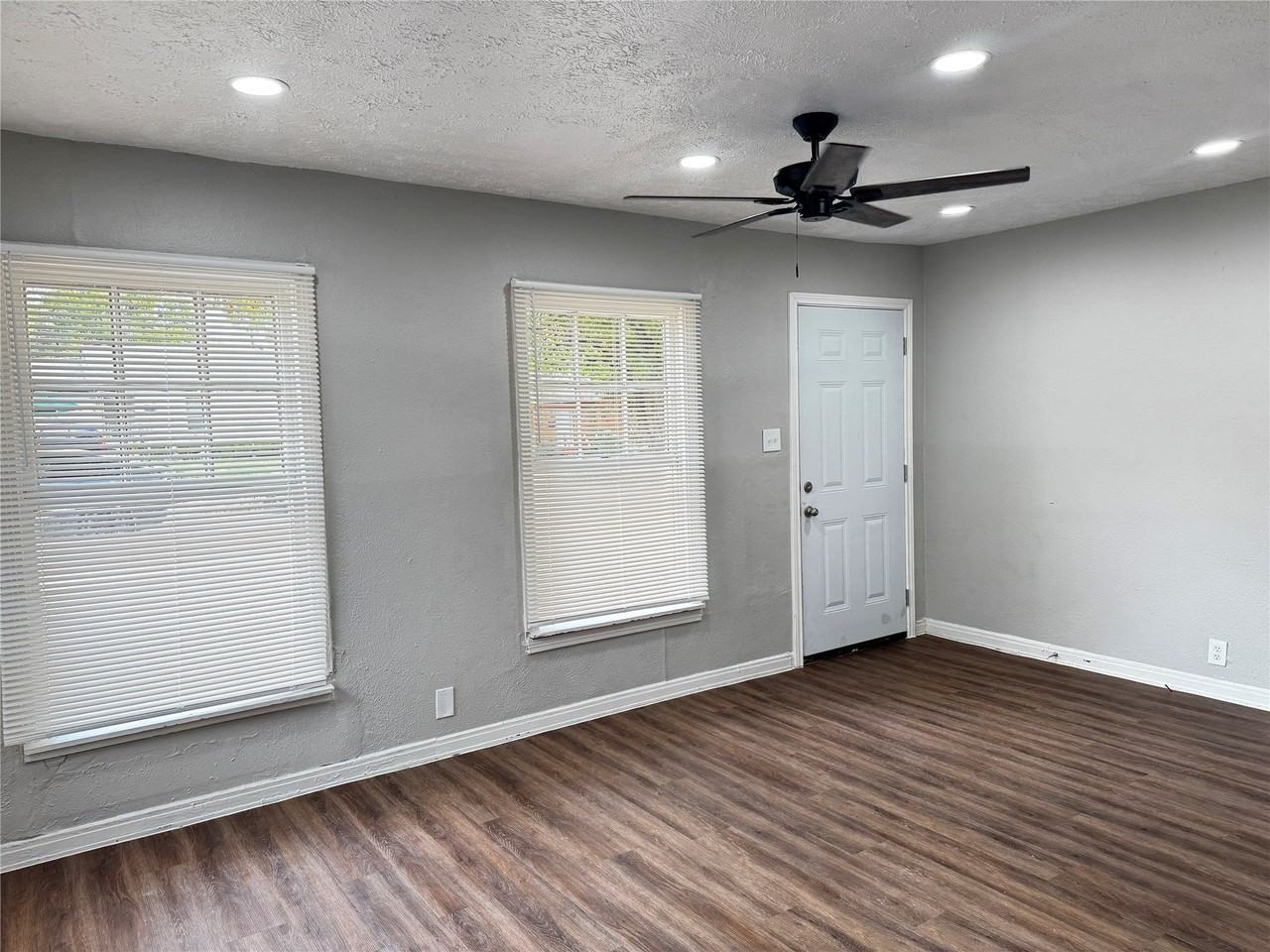 6338 Belgrade Ave - Photo 2 of 15