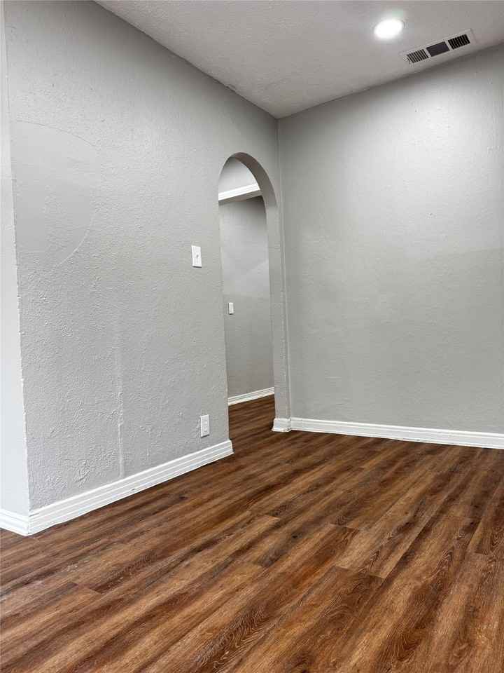 6338 Belgrade Ave - Photo 5 of 15