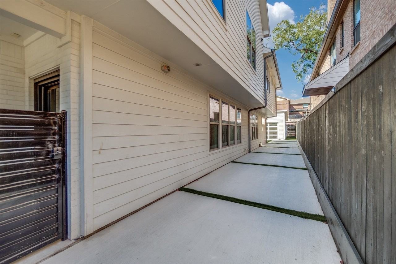 3430 Asbury St - Photo 3 of 24