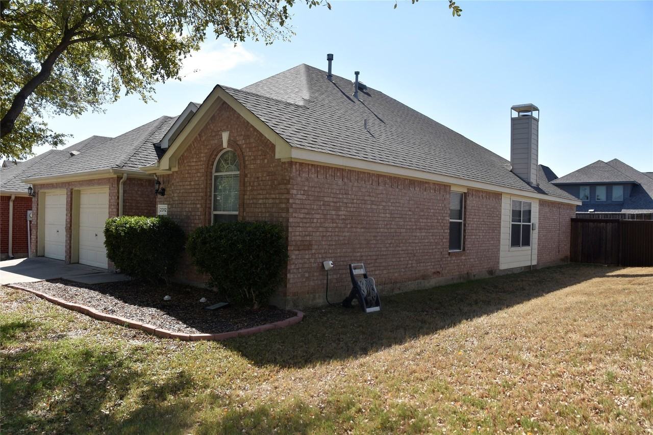 2312 Monroe Dr - Photo 3 of 24