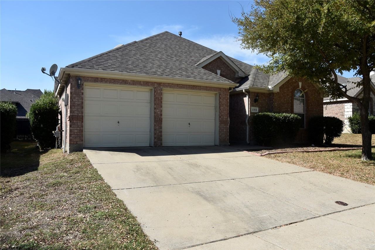 2312 Monroe Dr - Photo 4 of 24