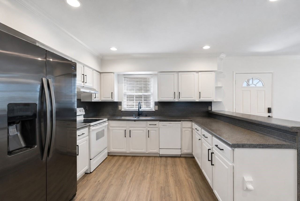 605 N Florence St - Photo 3 of 19