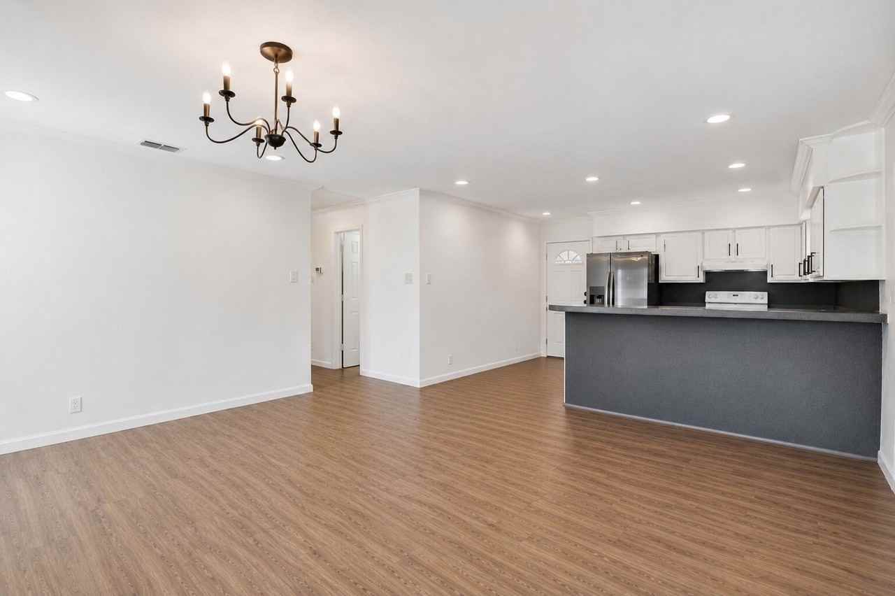 605 N Florence St - Photo 4 of 19