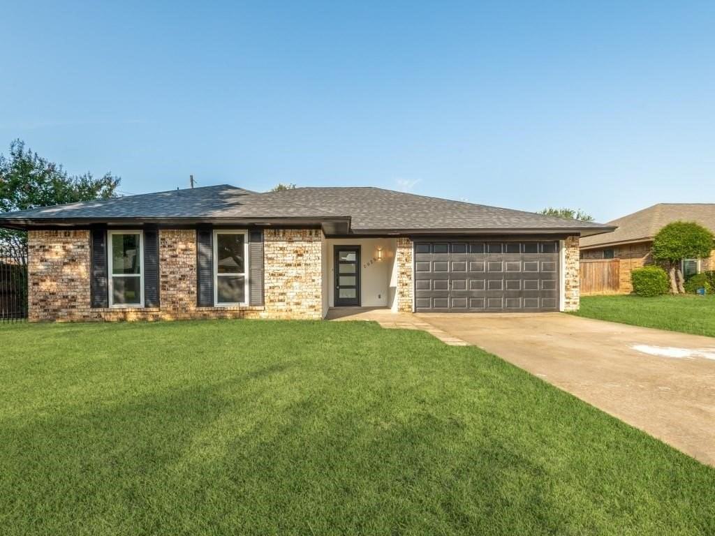 2025 Normandy Dr - Photo 2 of 12