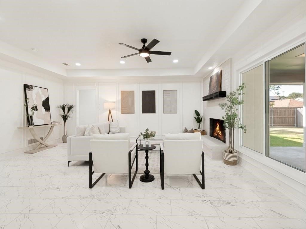 2025 Normandy Dr - Photo 4 of 12