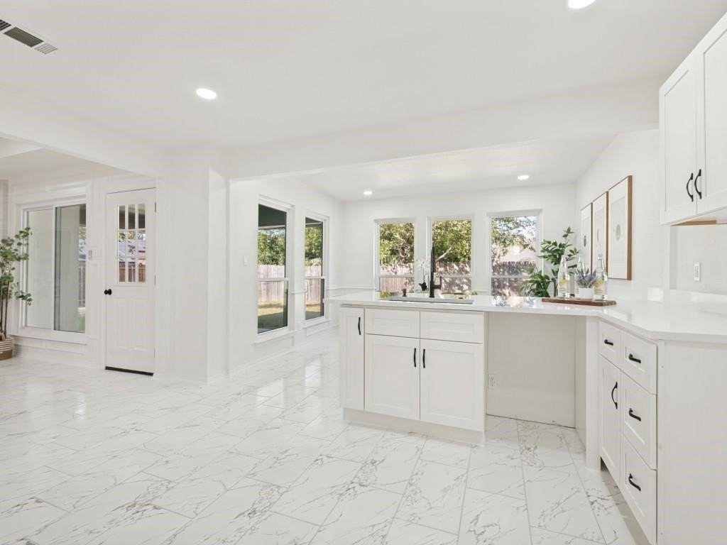 2025 Normandy Dr - Photo 5 of 12