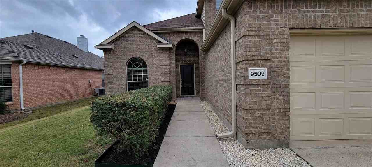 9509 Crooked Cat Dr - Photo 4 of 40