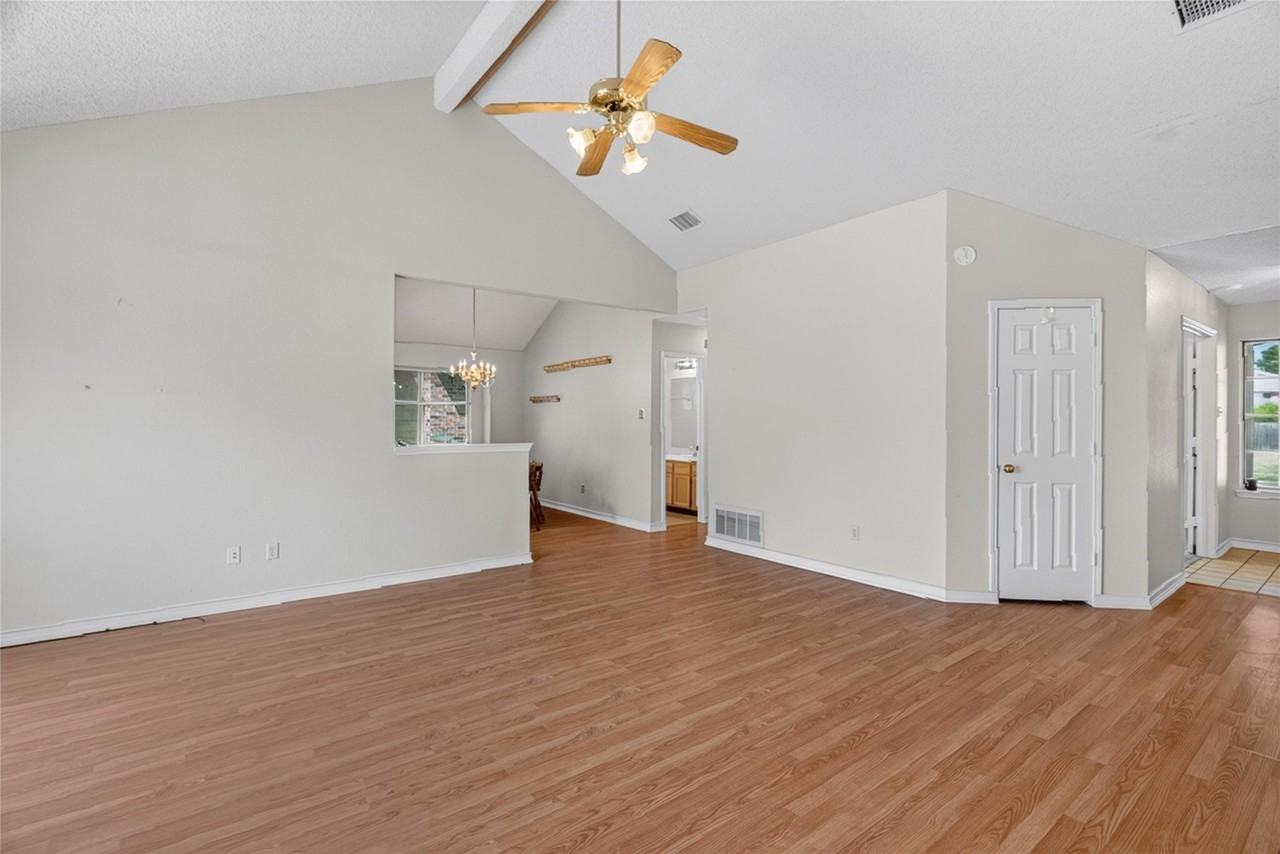 1001 Creek Valley Rd - Photo 4 of 24